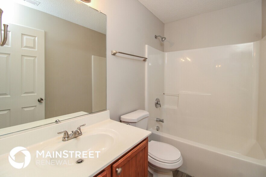 Building Photo - 3506 Throughbrook Ct