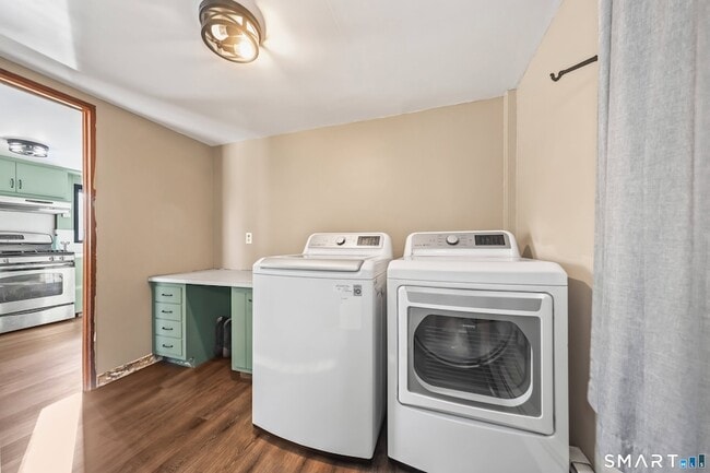 Building Photo - 62 Church St