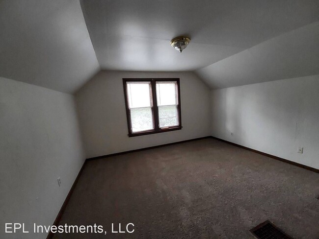 Building Photo - 1 br, 1 bath House - 1168 1/2 Shawano Avenue