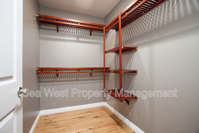 Building Photo - 7128 Almaden Ln