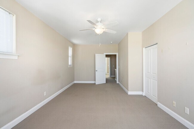 Building Photo - 3 bedroom, 2 1/2 bath unfurnished Townhouse located in Surf City-Ocean views