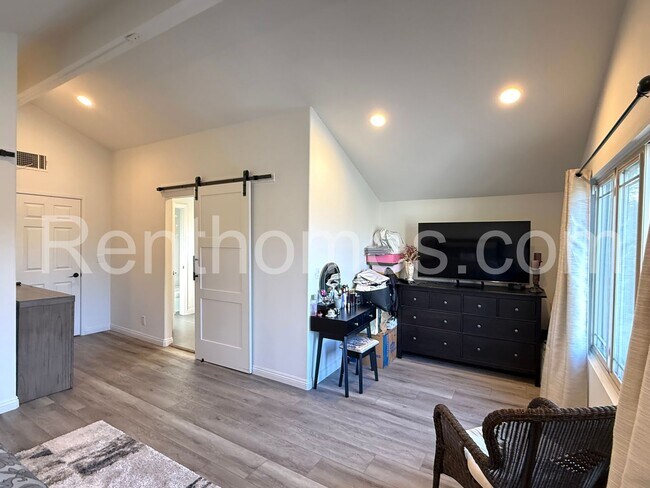 Building Photo - 10990 Red Rock Dr