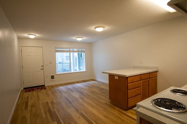 Building Photo - Renovated St Johns-1Bdr w/Modern Appliances + Washer/Dryer!