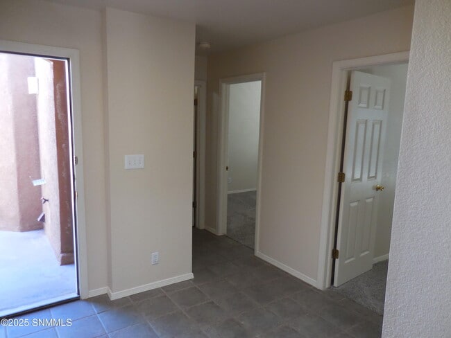 Building Photo - 3219 Eagle Ridge Dr