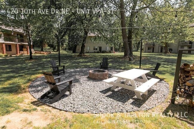 Building Photo - 420 10th Ave Dr NE