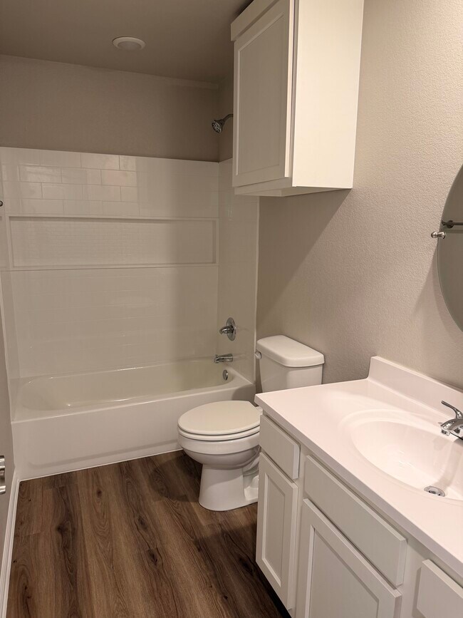 Building Photo - 713 Pemberly