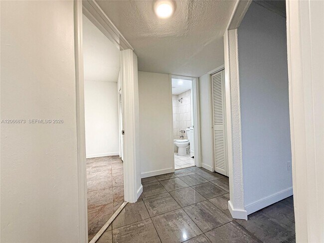 Building Photo - 7110 Custer St