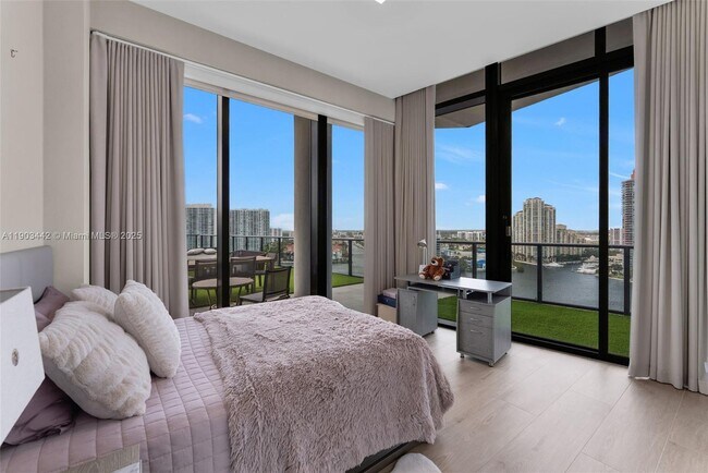 Building Photo - 5500 Island Estates Dr