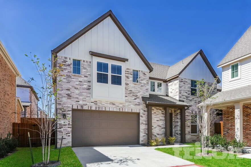 Primary Photo - 305 Yorkshire Ct