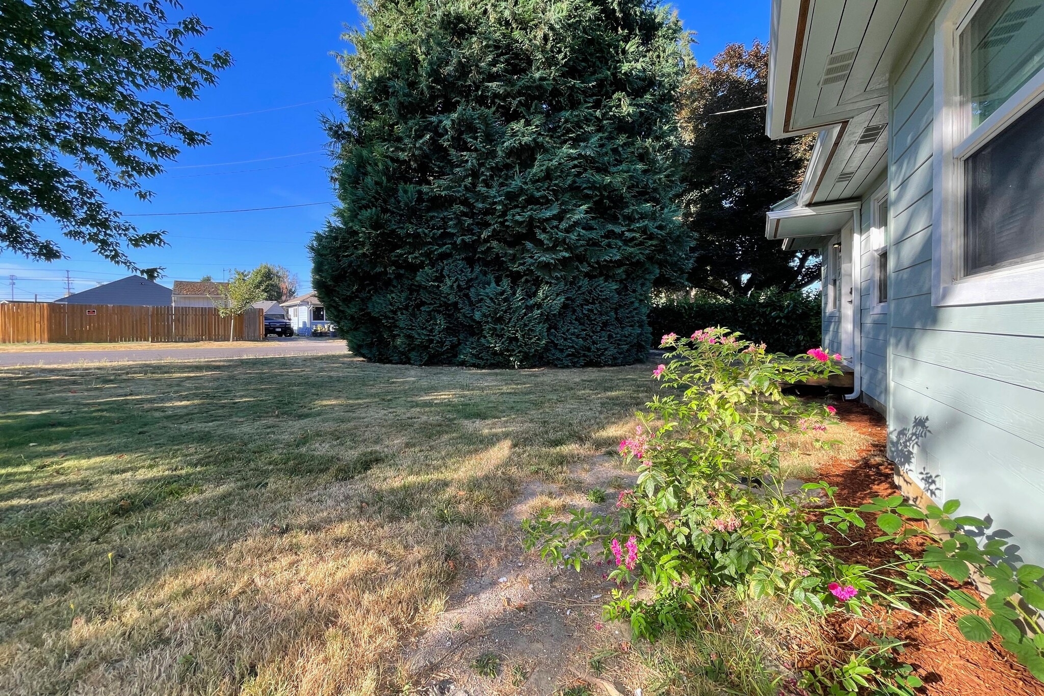 Building Photo - 2102 W 28th St