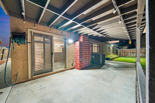 Building Photo - 9816 Costa Lago St