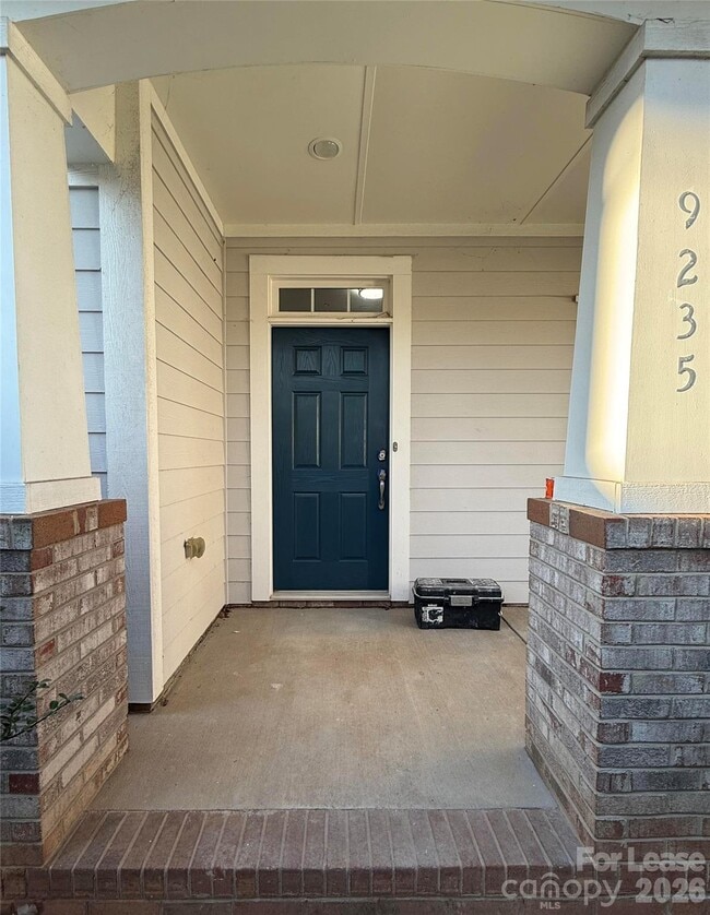 Building Photo - 9235 Island Overlook Ct