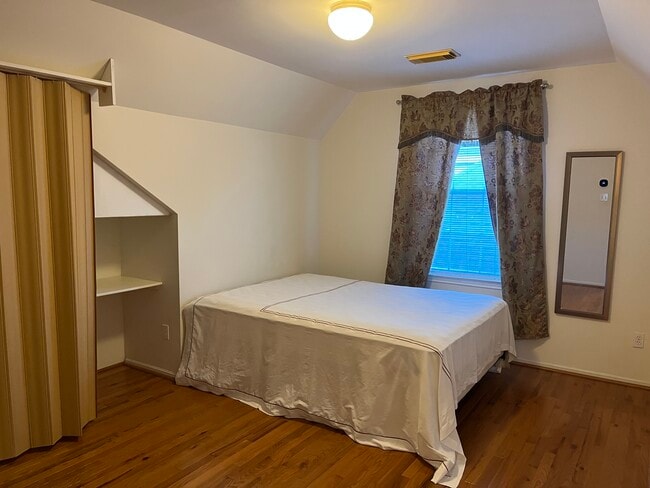 Building Photo - 6855 Bellgreen Dr