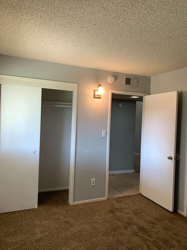 Building Photo - 4525 Trumbull Dr