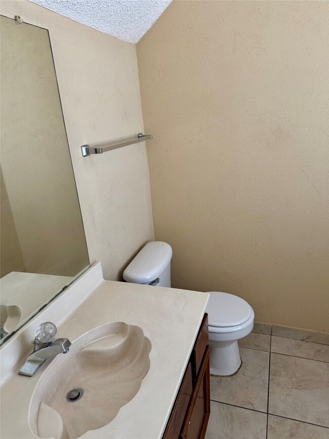 Building Photo - 6218 Ladera Dr