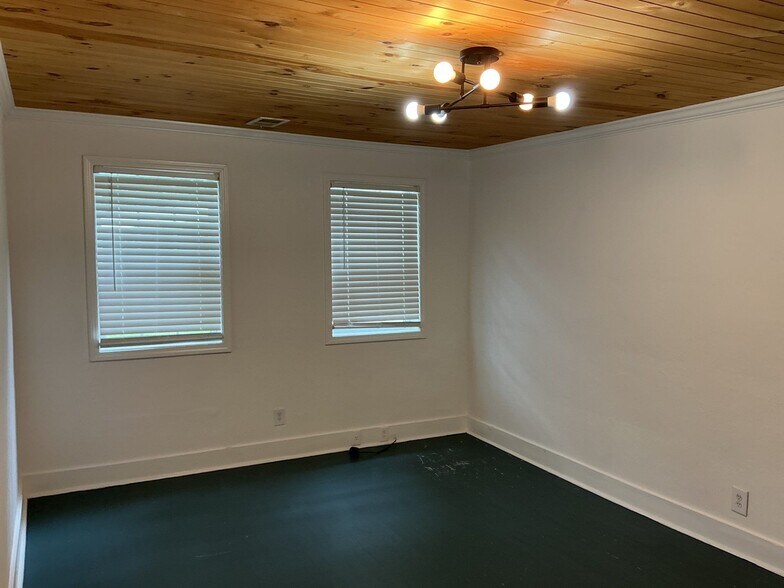 Building Photo - 318 Linden St