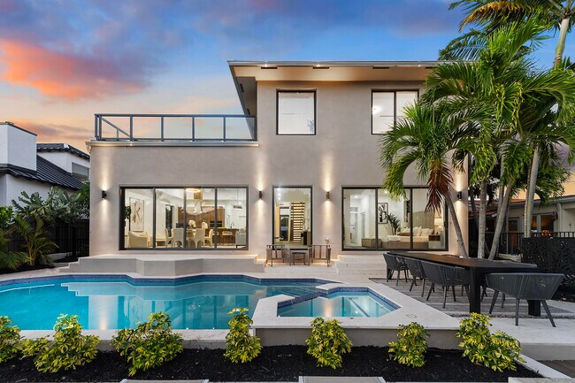 Building Photo - 1308 Avocado Isle
