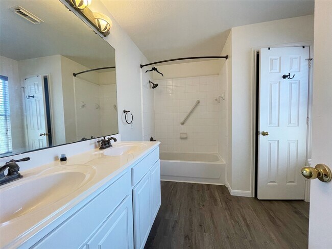 Building Photo - 15723 Crooked Arrow Dr