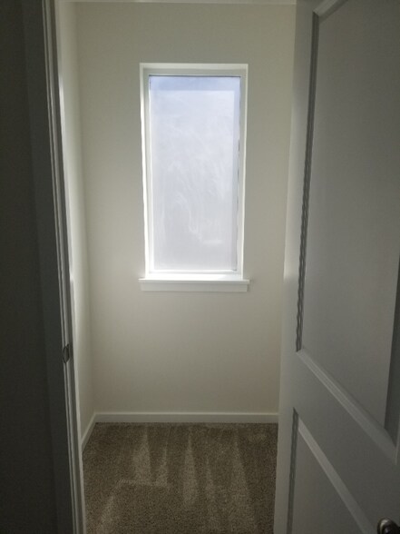 Building Photo - 1018 NW Highgarden Dr