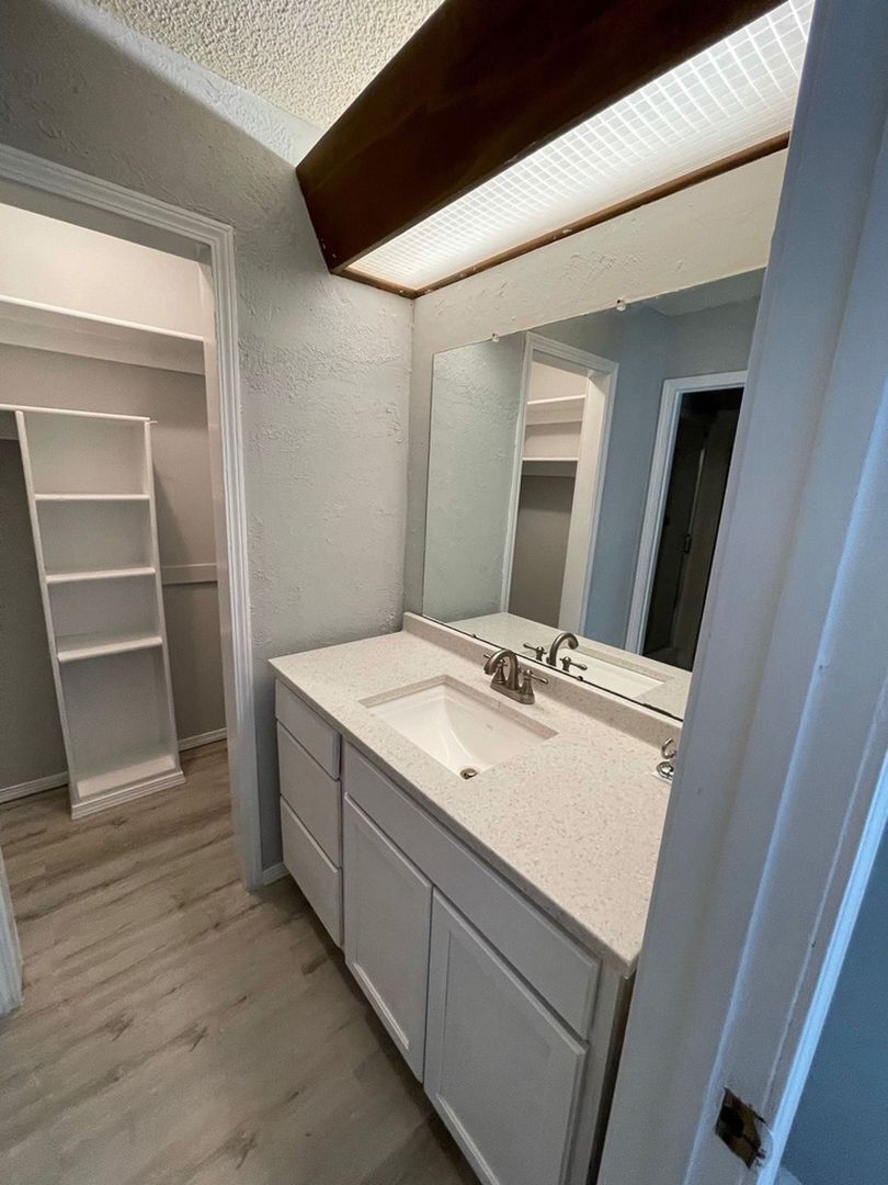 Building Photo - 8801 Meandering Way