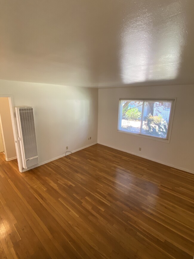 Typical 2-bedroom - 805 Boysen Ave