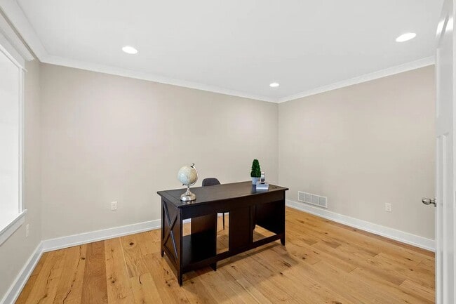 Building Photo - 5 Bed 5 Bath Single Family Home in Edgeworth