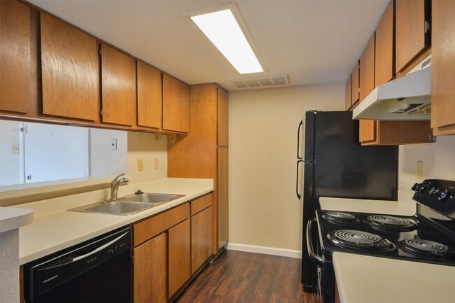 Building Photo - 12905 Woodforest Blvd