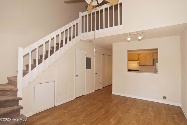 Building Photo - 4105 Spirea Dr