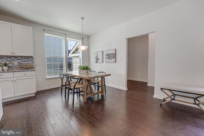 Building Photo - 317 Foxglove Way