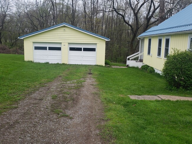 Building Photo - 247 Henricks Rd