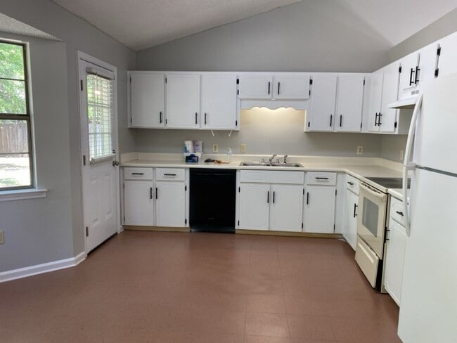 Building Photo - AVAILABLE NOVEMBER [SMALL PETS ONLY]