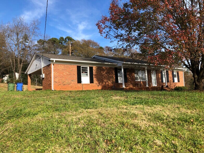 Primary Photo - 4 Hillcrest Dr