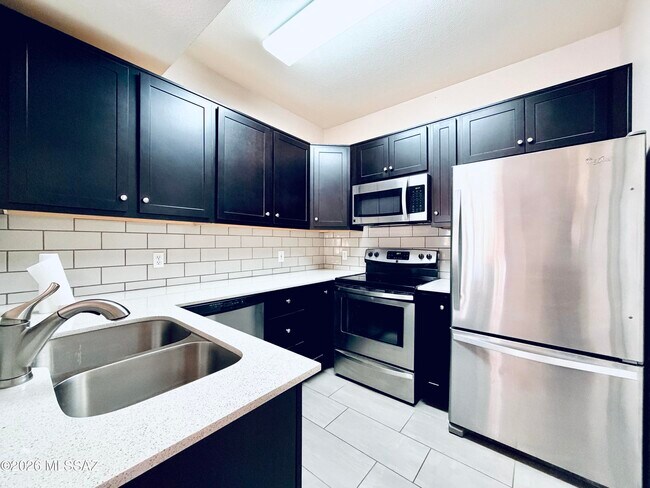 Building Photo - 1500 E Pusch Wilderness Dr