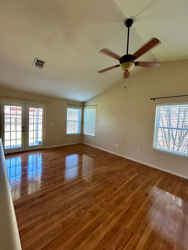 Building Photo - 184 Prairie Springs Loop