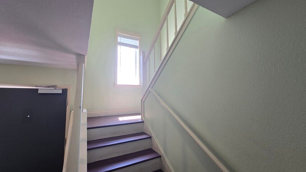 Building Photo - 565 W 96th Ave