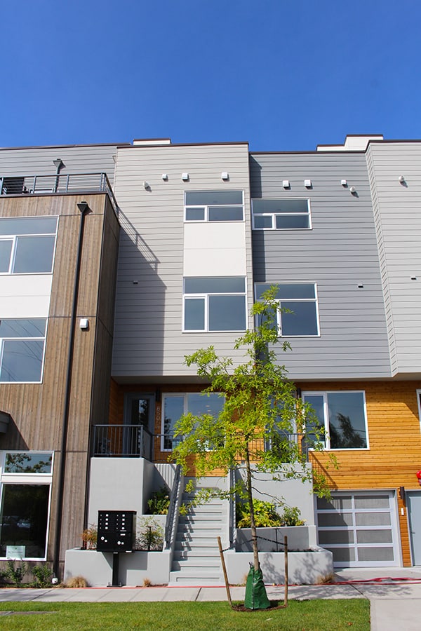 Building Photo - CROWN HILL TOWNHOME W HIGH END FINISHES & ...