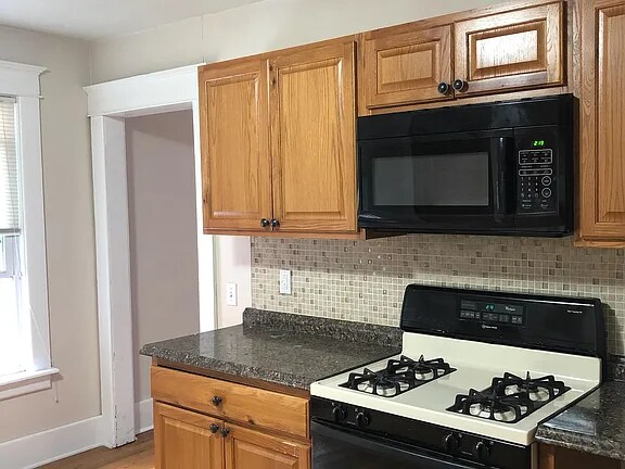 Primary Photo - 122 Barton Ave