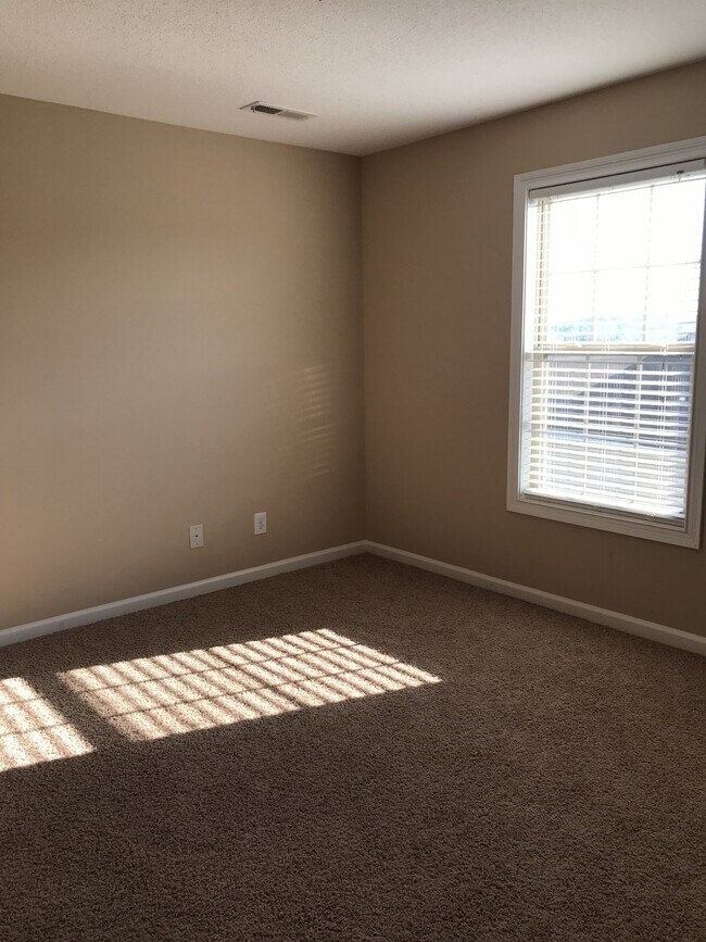 Building Photo - 1313 Chinook Cir