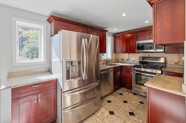 Building Photo - 259 7th St