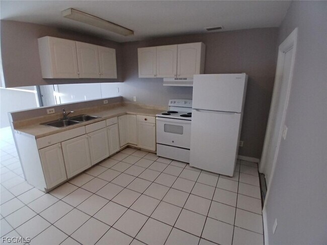 Building Photo - 3516 Dora St