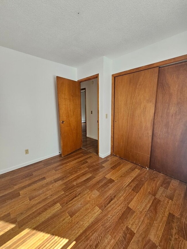 Building Photo - 3 BD | 1 BA | HOUSE | ATTACHED GARAGE | SO...