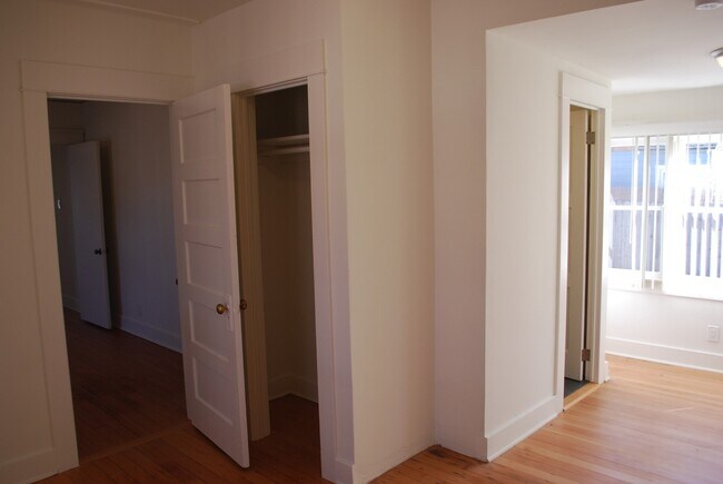 Building Photo - 793
