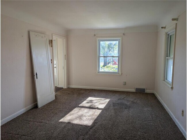 Building Photo - 1049 Gorman Ave