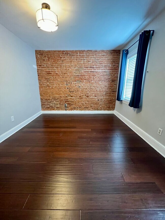 Building Photo - Stunning 4-Bedroom Townhome in the Heart of Fishtown! Available NOW!