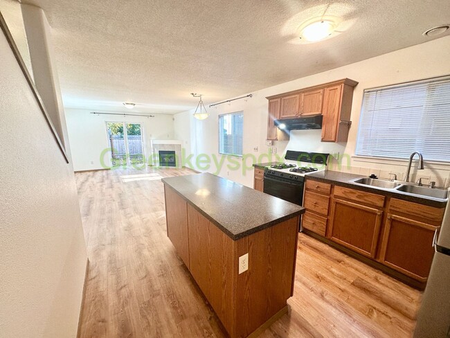 Building Photo - 3-Bedroom, 2-Bathroom Row House Near Alberta Arts District