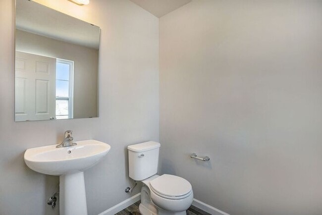 Building Photo - 412 Eastwood Dr