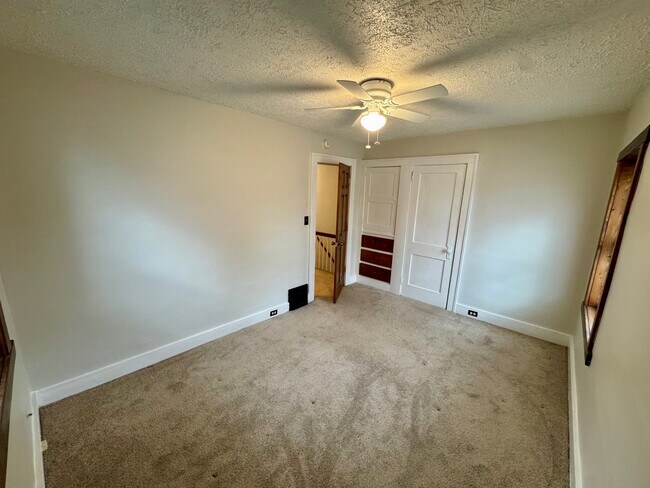 Building Photo - 103 Luton Ave SE