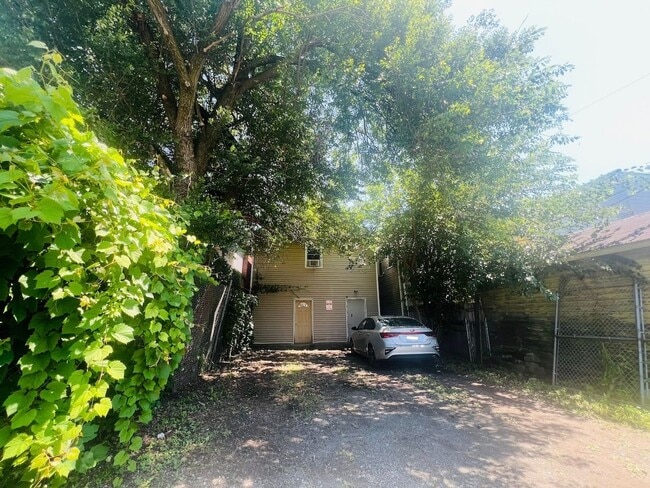 Building Photo - 159 Main St