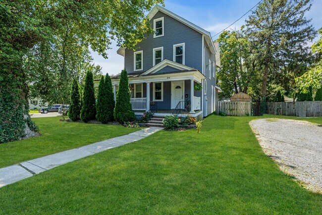 Building Photo - 298 Liberty St