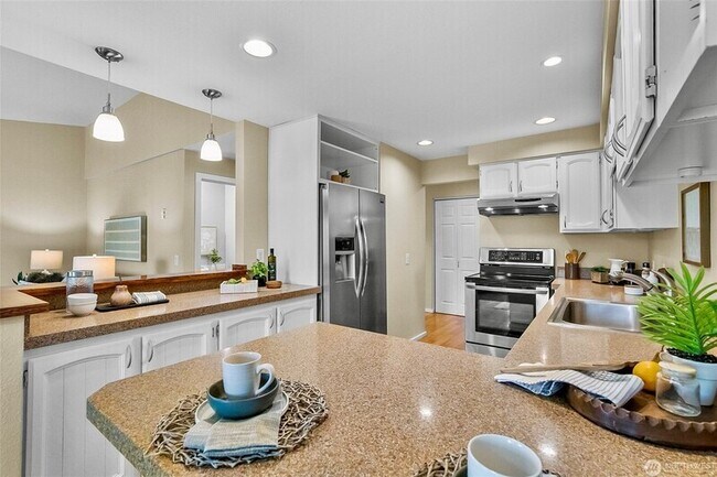 Building Photo - 629 Kirkland Way